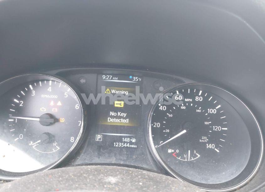 Photo 16 of 2017 Nissan Rogue SV (VIN JN8AT2MVXHW017964)