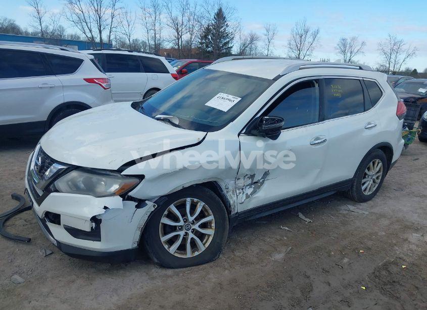 Photo 2 of 2017 Nissan Rogue SV (VIN JN8AT2MVXHW017964)