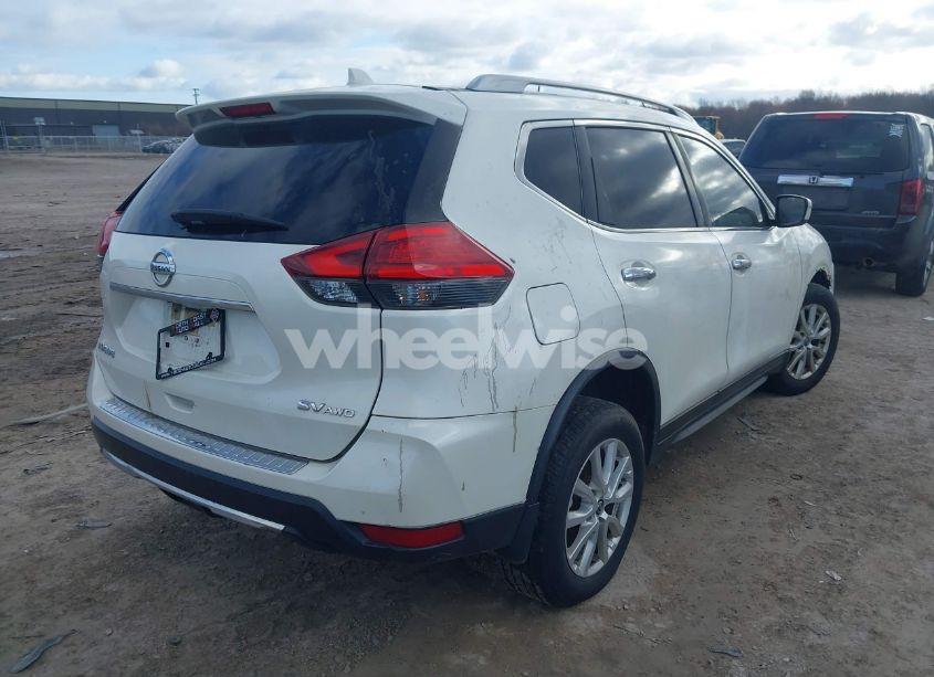 Photo 4 of 2017 Nissan Rogue SV (VIN JN8AT2MVXHW017964)