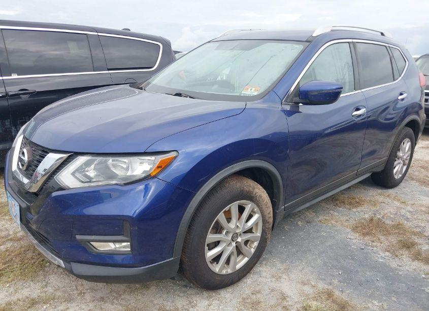 Photo 2 of 2017 Nissan Rogue SV (VIN JN8AT2MVXHW018452)