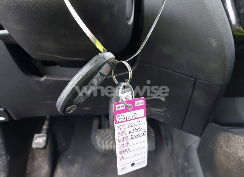 Photo 11 of 2017 Nissan Rogue SV (VIN JN8AT2MVXHW021593)