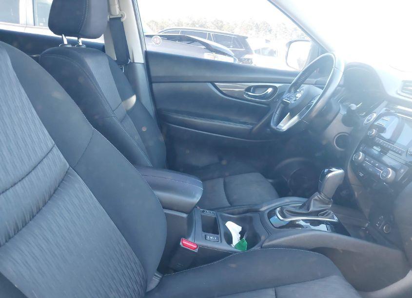 Photo 5 of 2017 Nissan Rogue SV (VIN JN8AT2MVXHW023182)