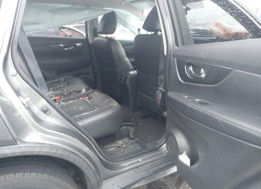 Photo 8 of 2017 Nissan Rogue SV (VIN JN8AT2MVXHW267043)