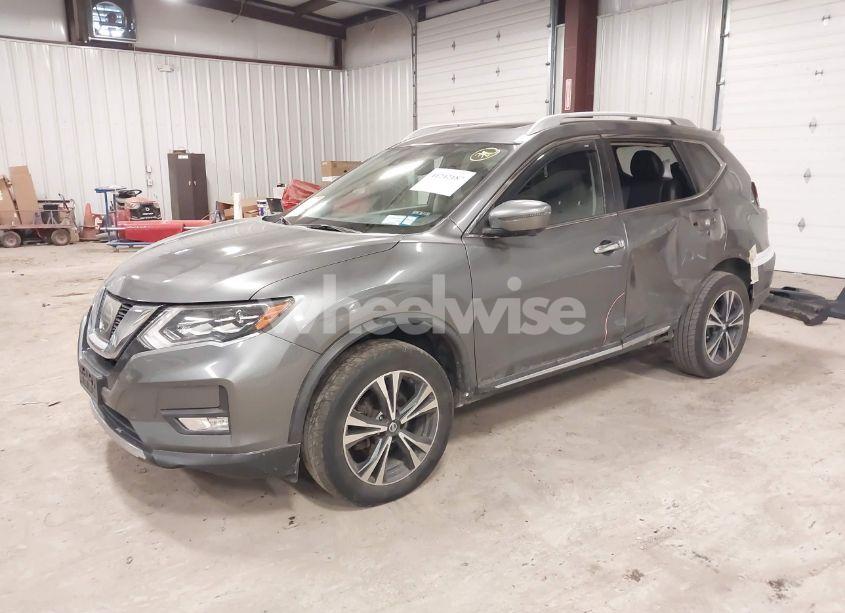 Photo 2 of 2017 Nissan Rogue SL (VIN JN8AT2MVXHW271870)