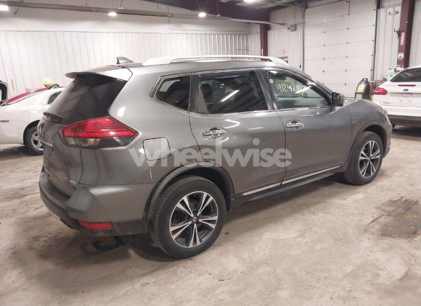 Photo 4 of 2017 Nissan Rogue SL (VIN JN8AT2MVXHW271870)