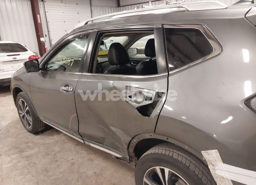 Photo 6 of 2017 Nissan Rogue SL (VIN JN8AT2MVXHW271870)