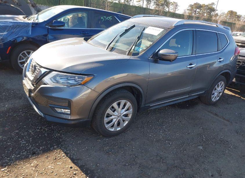 Photo 2 of 2018 Nissan Rogue SL (VIN JN8AT2MVXJW303982)