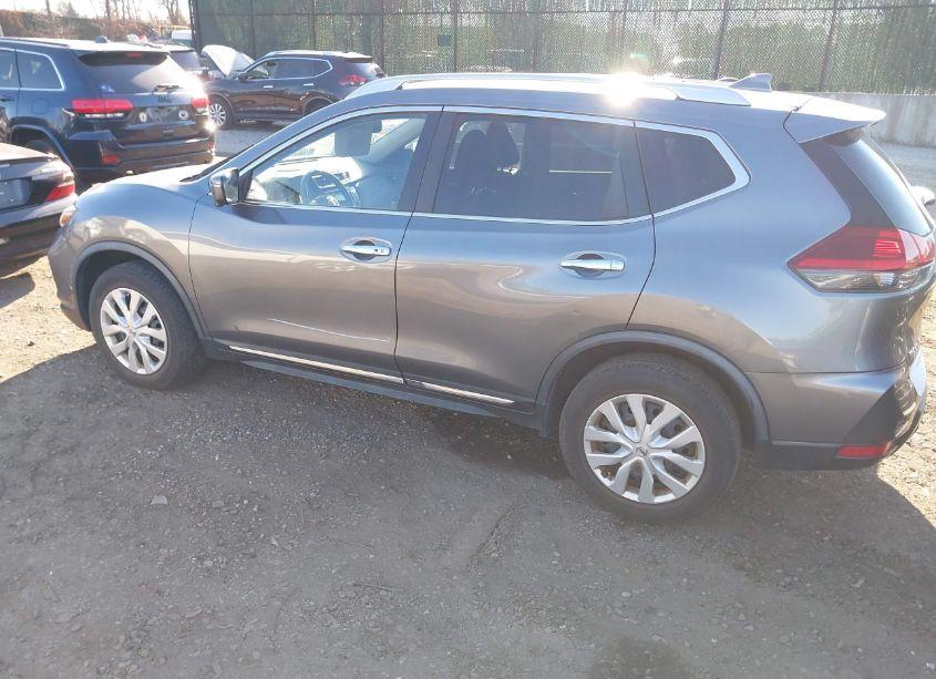 Photo 3 of 2018 Nissan Rogue SL (VIN JN8AT2MVXJW303982)