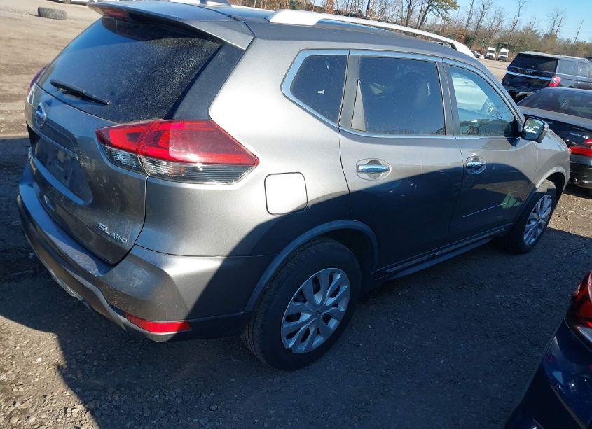 Photo 4 of 2018 Nissan Rogue SL (VIN JN8AT2MVXJW303982)