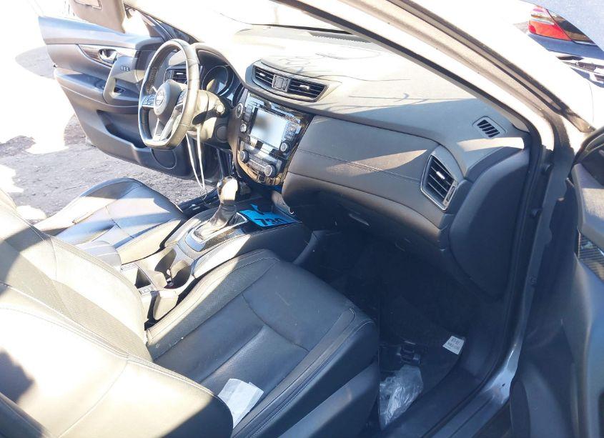 Photo 5 of 2018 Nissan Rogue SL (VIN JN8AT2MVXJW303982)