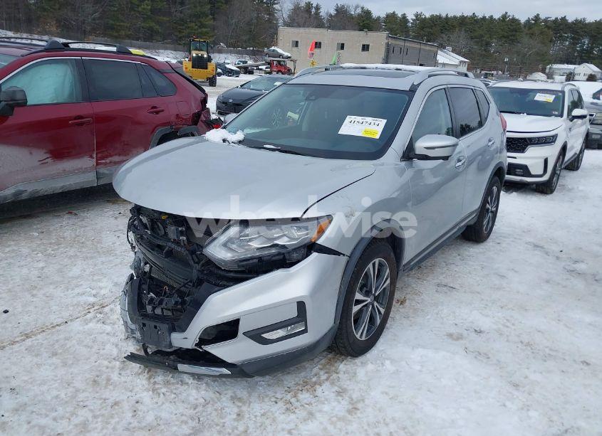 Photo 2 of 2018 Nissan Rogue SL (VIN JN8AT2MVXJW311662)