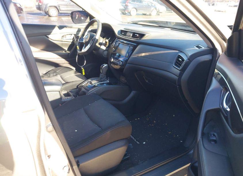 Photo 5 of 2018 Nissan Rogue SV (VIN JN8AT2MVXJW312617)