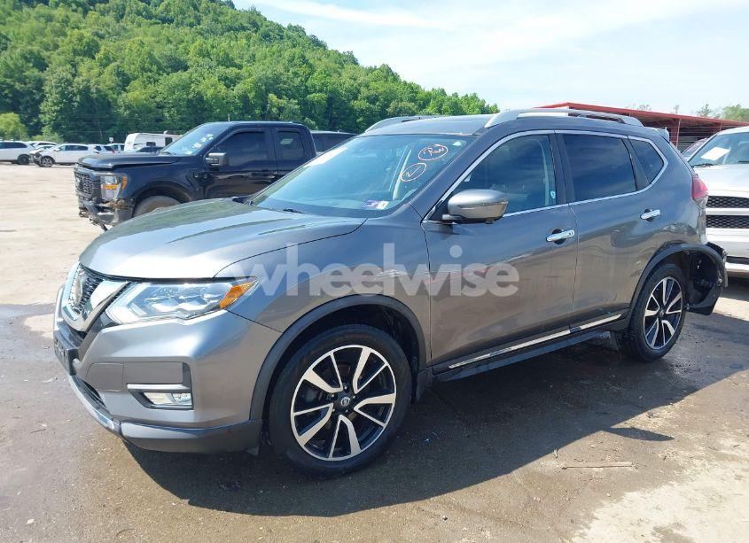 Photo 2 of 2018 Nissan Rogue SL (VIN JN8AT2MVXJW327831)