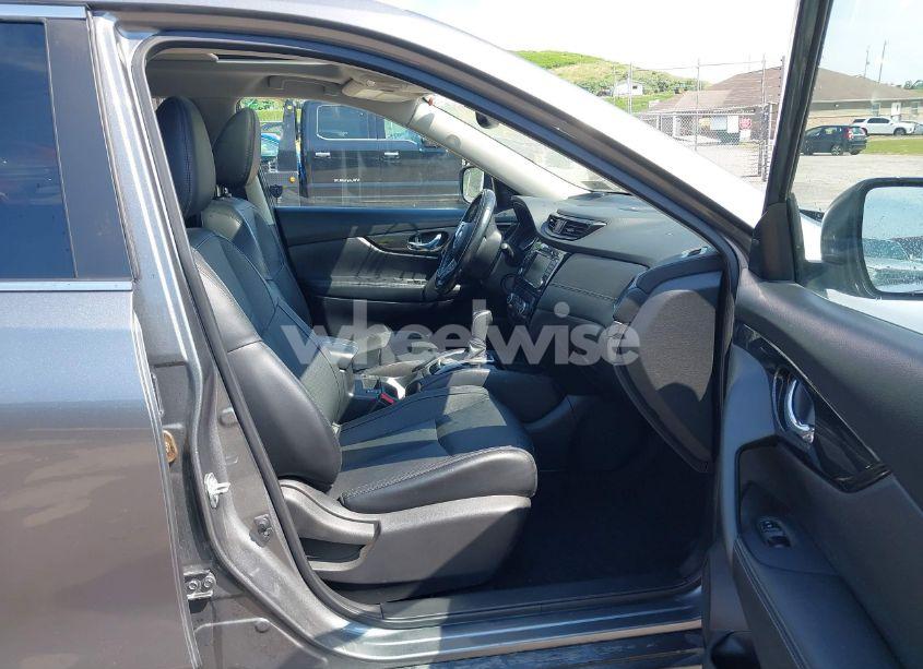 Photo 5 of 2018 Nissan Rogue SL (VIN JN8AT2MVXJW327831)