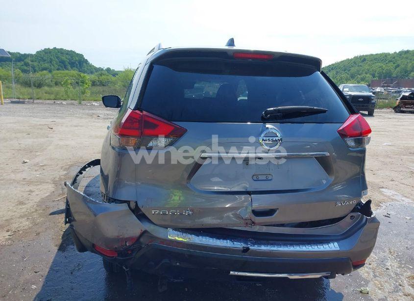 Photo 6 of 2018 Nissan Rogue SL (VIN JN8AT2MVXJW327831)