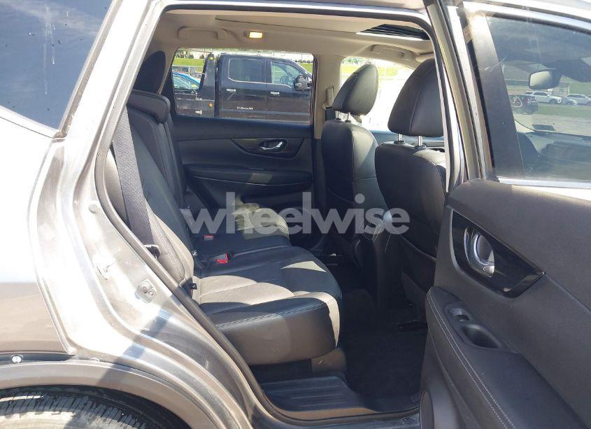 Photo 8 of 2018 Nissan Rogue SL (VIN JN8AT2MVXJW327831)