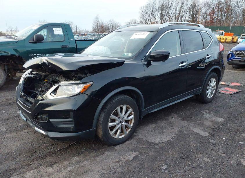 Photo 2 of 2018 Nissan Rogue SV (VIN JN8AT2MVXJW344175)