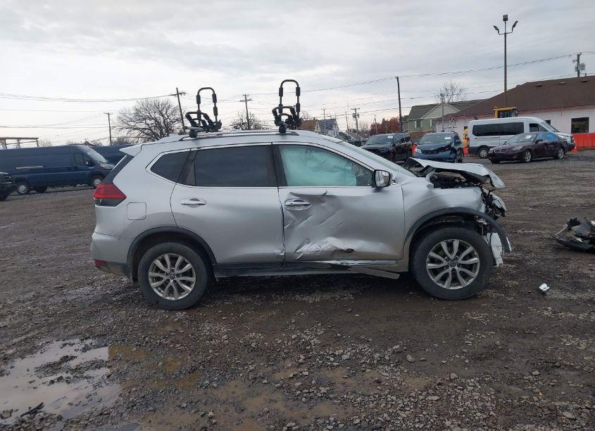 Photo 13 of 2018 Nissan Rogue SV (VIN JN8AT2MVXJW353166)