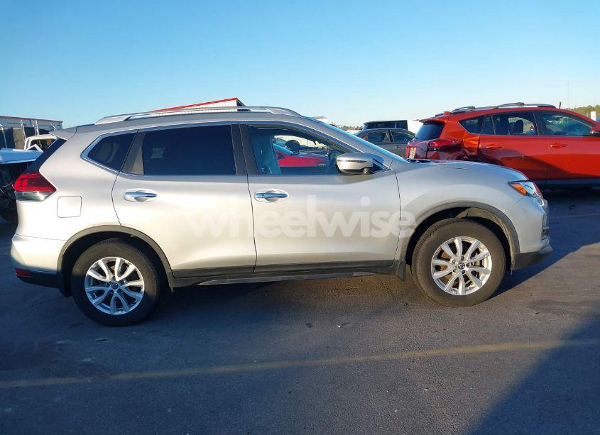 Photo 13 of 2019 Nissan Rogue SV (VIN JN8AT2MVXKW375119)