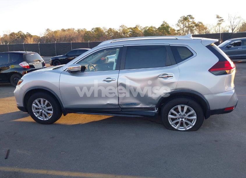 Photo 14 of 2019 Nissan Rogue SV (VIN JN8AT2MVXKW375119)