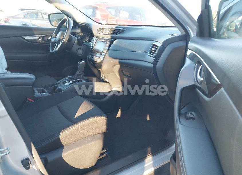 Photo 5 of 2019 Nissan Rogue SV (VIN JN8AT2MVXKW375119)