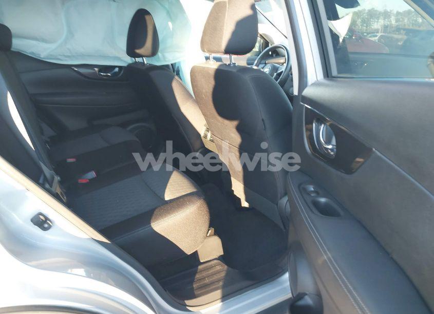 Photo 8 of 2019 Nissan Rogue SV (VIN JN8AT2MVXKW375119)