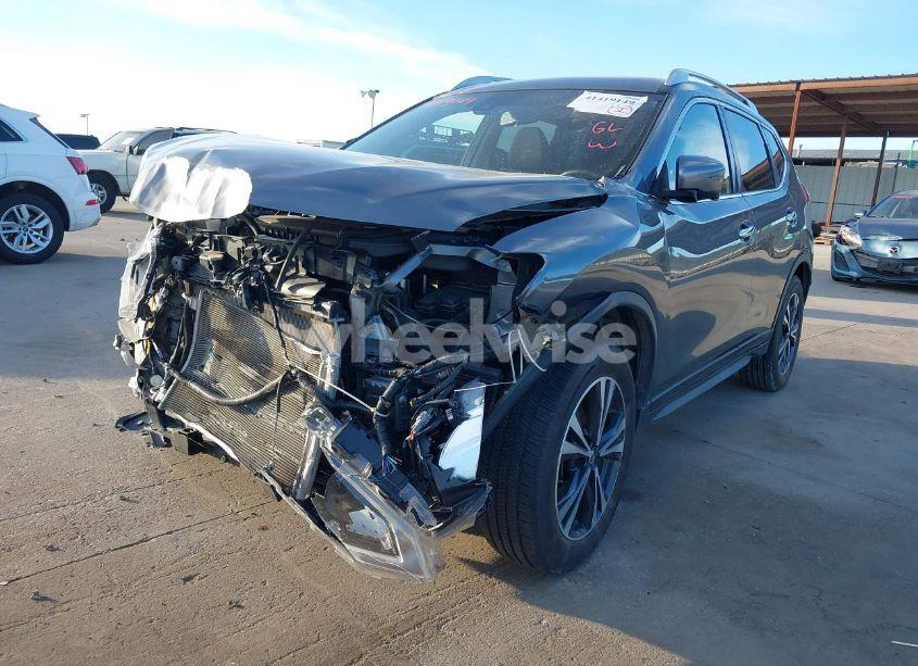 Photo 2 of 2019 Nissan Rogue SV (VIN JN8AT2MVXKW376528)