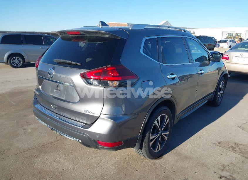 Photo 4 of 2019 Nissan Rogue SV (VIN JN8AT2MVXKW376528)