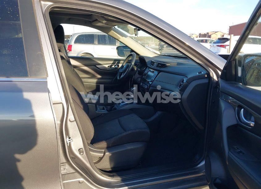 Photo 5 of 2019 Nissan Rogue SV (VIN JN8AT2MVXKW376528)