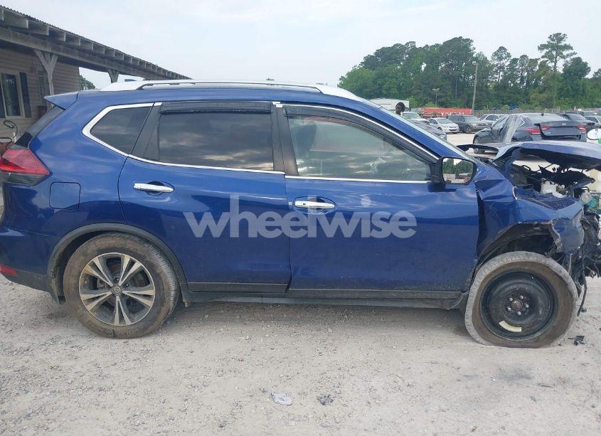 Photo 13 of 2019 Nissan Rogue SV (VIN JN8AT2MVXKW383981)