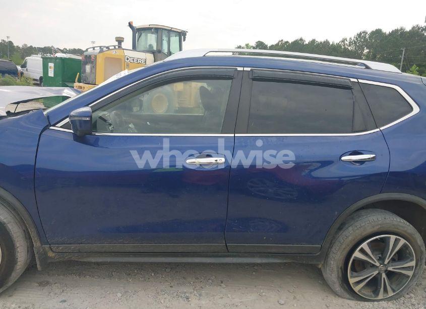 Photo 14 of 2019 Nissan Rogue SV (VIN JN8AT2MVXKW383981)