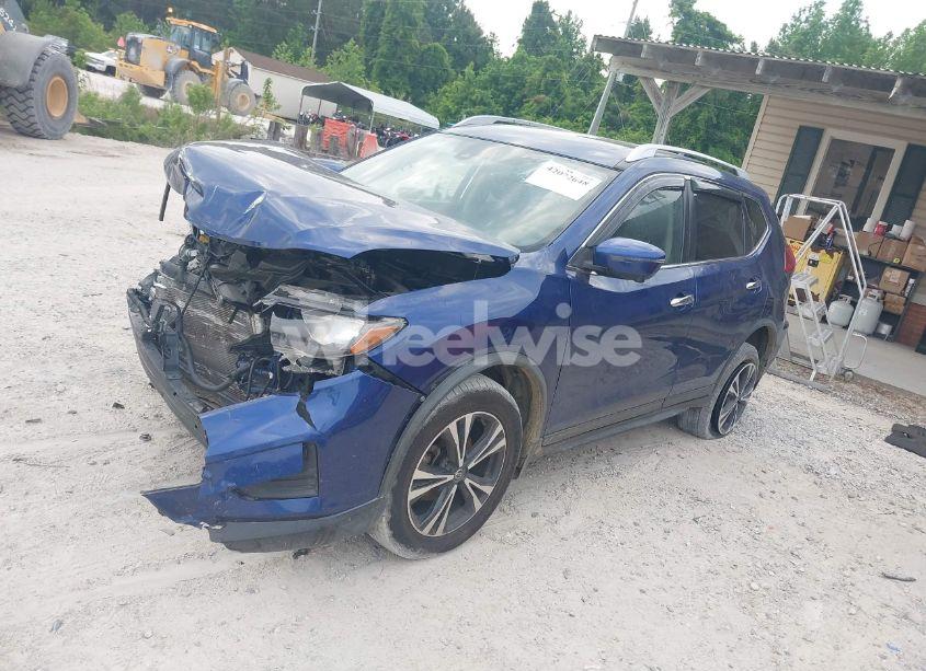 Photo 2 of 2019 Nissan Rogue SV (VIN JN8AT2MVXKW383981)