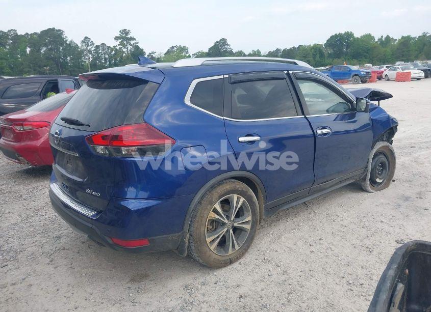 Photo 4 of 2019 Nissan Rogue SV (VIN JN8AT2MVXKW383981)