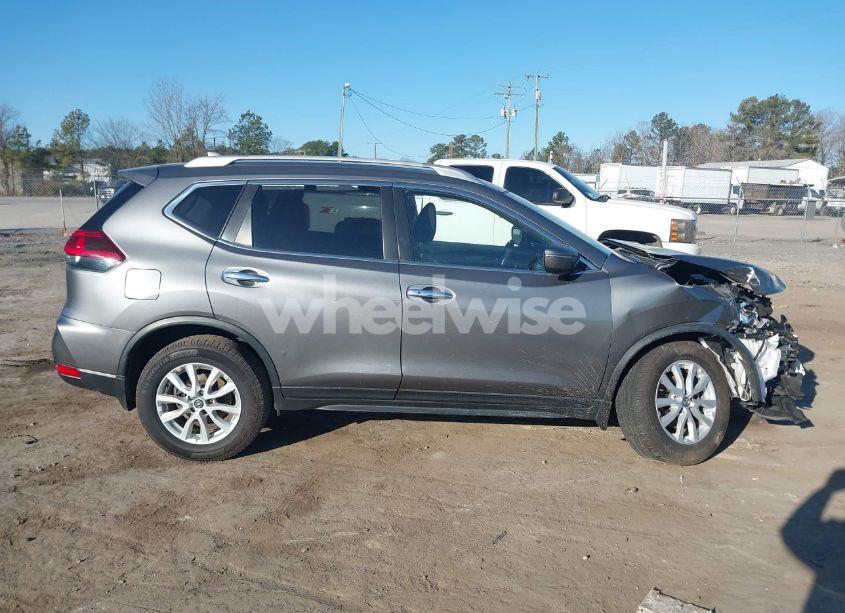 Photo 13 of 2019 Nissan Rogue SV (VIN JN8AT2MVXKW385083)