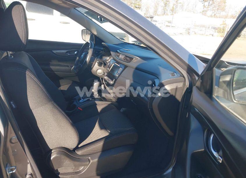 Photo 5 of 2019 Nissan Rogue SV (VIN JN8AT2MVXKW385083)