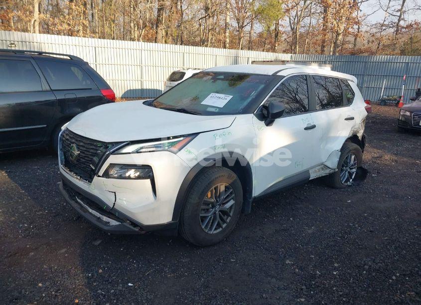 Photo 2 of 2021 Nissan Rogue S FWD (VIN JN8AT3AA5MW002984)