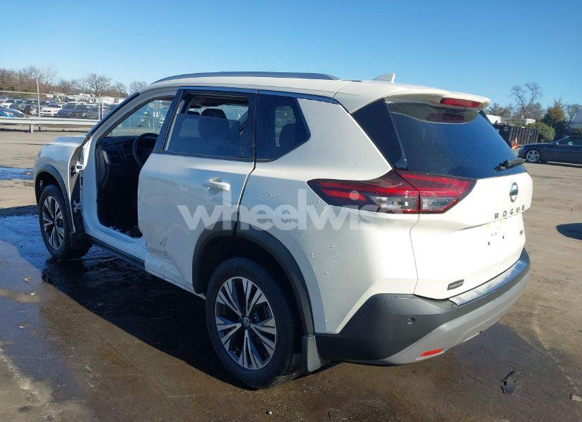 Photo 3 of 2021 Nissan Rogue SV FWD (VIN JN8AT3BA5MW018438)