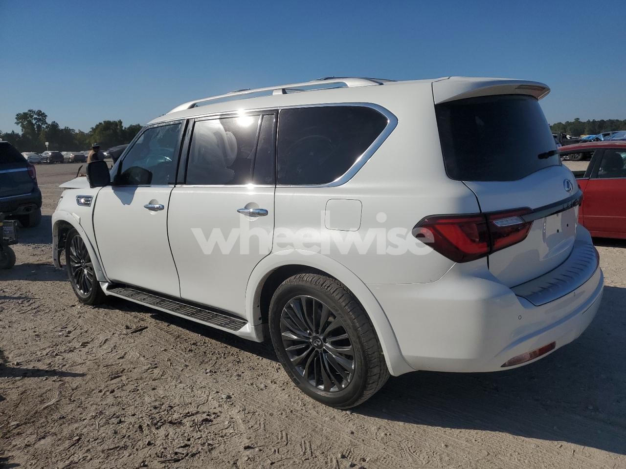 Photo 2 of 2021 INFINITI QX80 LUXE (VIN JN8AZ2AD0M9861319)