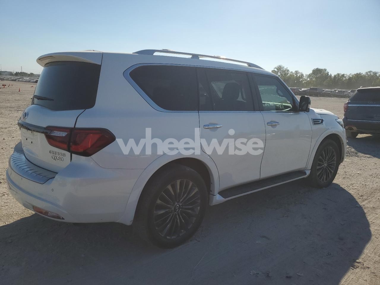 Photo 3 of 2021 INFINITI QX80 LUXE (VIN JN8AZ2AD0M9861319)