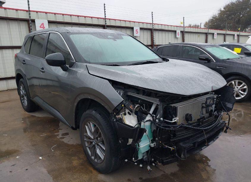 2022 Nissan Rogue S FWD (VIN JN8BT3AA0NW040578) main photo
