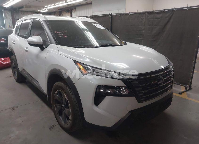 2024 Nissan Rogue SV FWD (VIN JN8BT3BA0RW355238) main photo