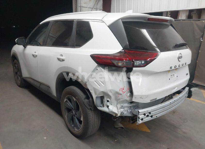 Photo 3 of 2024 Nissan Rogue SV FWD (VIN JN8BT3BA0RW355238)