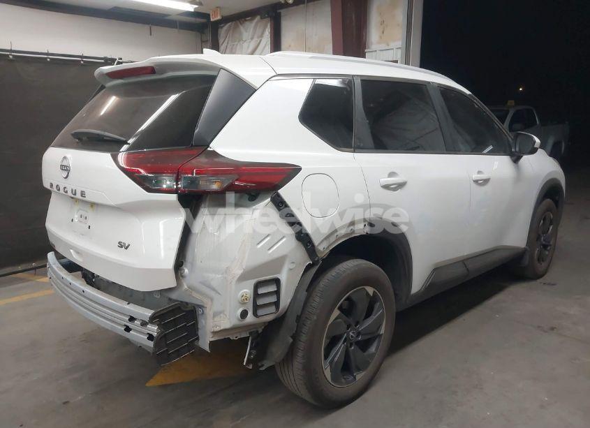 Photo 4 of 2024 Nissan Rogue SV FWD (VIN JN8BT3BA0RW355238)