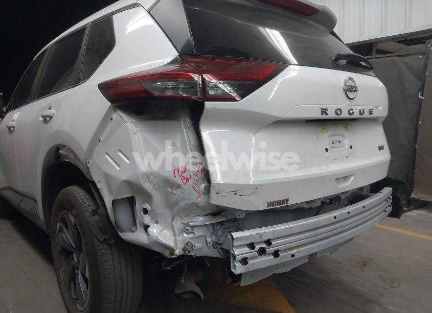 Photo 6 of 2024 Nissan Rogue SV FWD (VIN JN8BT3BA0RW355238)