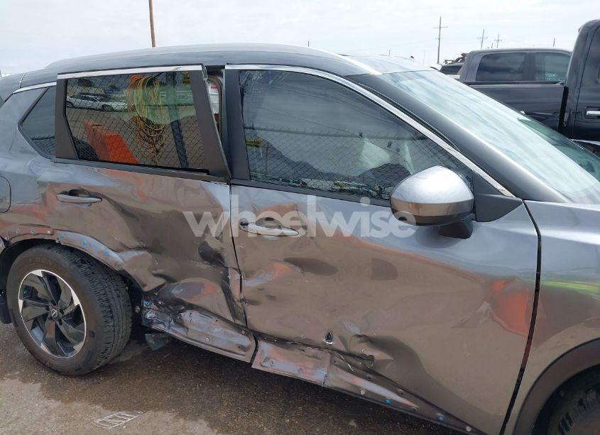 Photo 6 of 2024 Nissan Rogue SV FWD (VIN JN8BT3BA5RW004731)