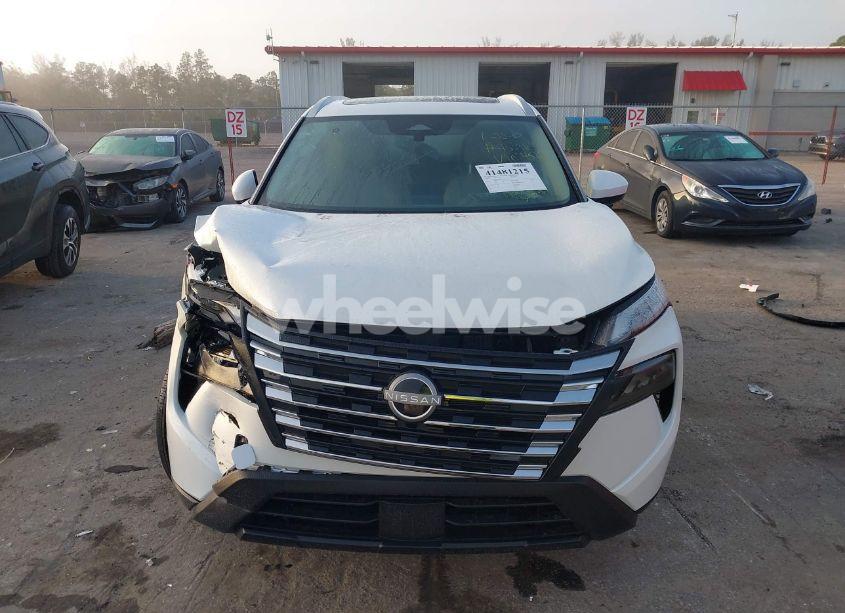 Photo 2 of 2024 Nissan Rogue SV FWD (VIN JN8BT3BA6RW004527)