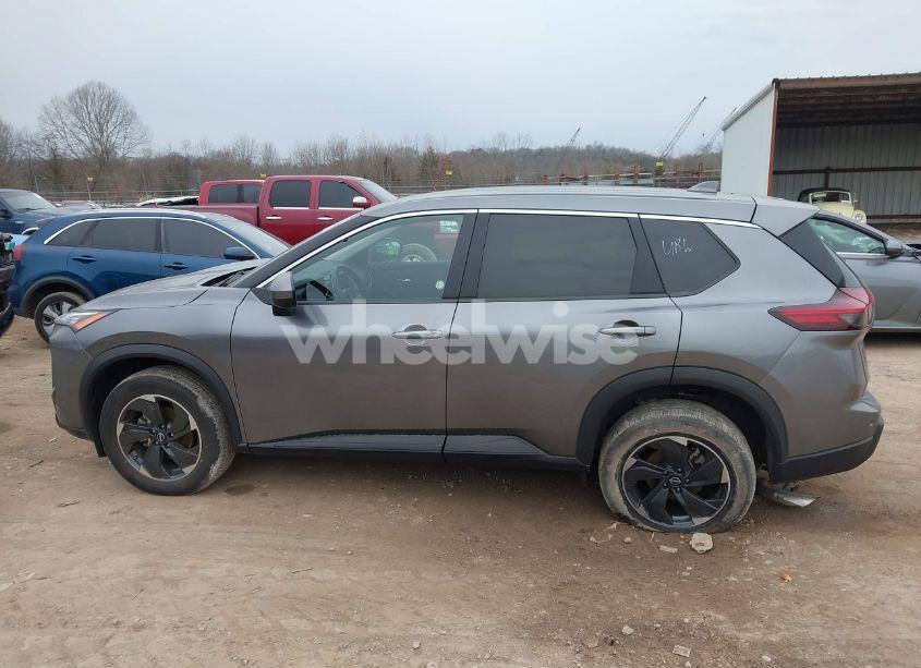 Photo 3 of 2024 Nissan Rogue SV FWD (VIN JN8BT3BA8RW350837)