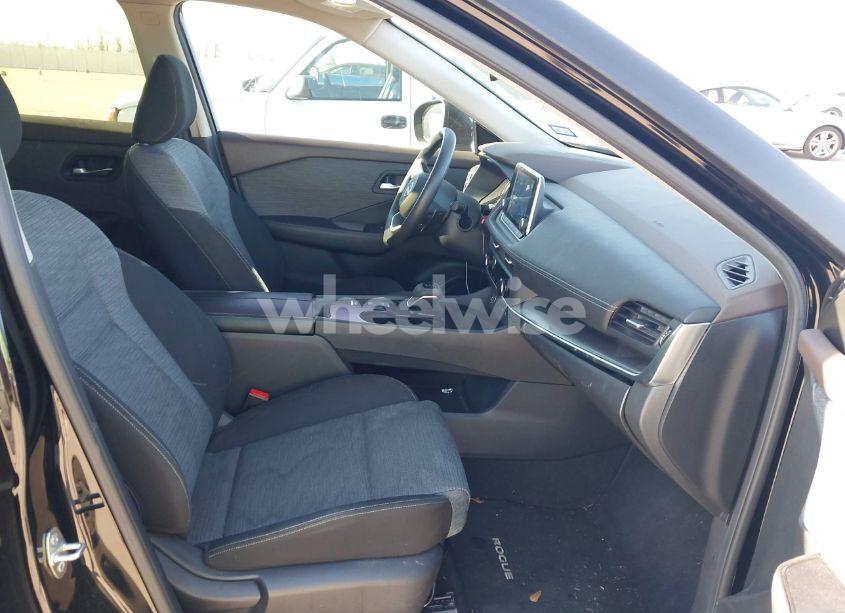 Photo 2 of 2023 Nissan Rogue SV FWD (VIN JN8BT3BAXPW418651)