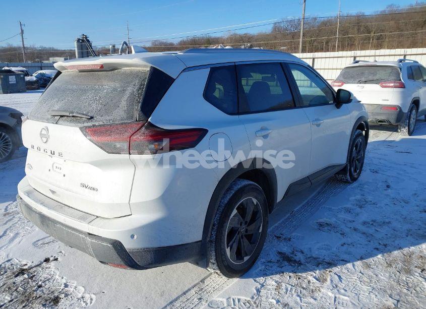 Photo 2 of 2024 Nissan Rogue SV INTELLIGENT AWD (VIN JN8BT3BB0RW424440)