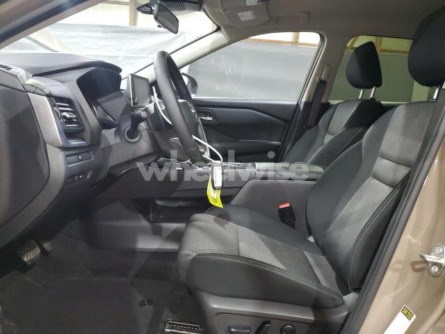 Photo 3 of 2025 NISSAN ROGUE SV (VIN JN8BT3BB5SW157995)
